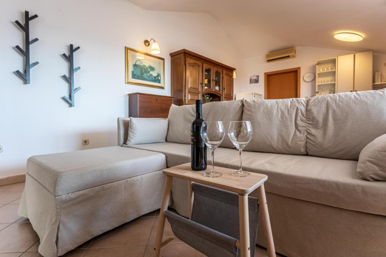 Apartment Tereza Malinska Esterno foto