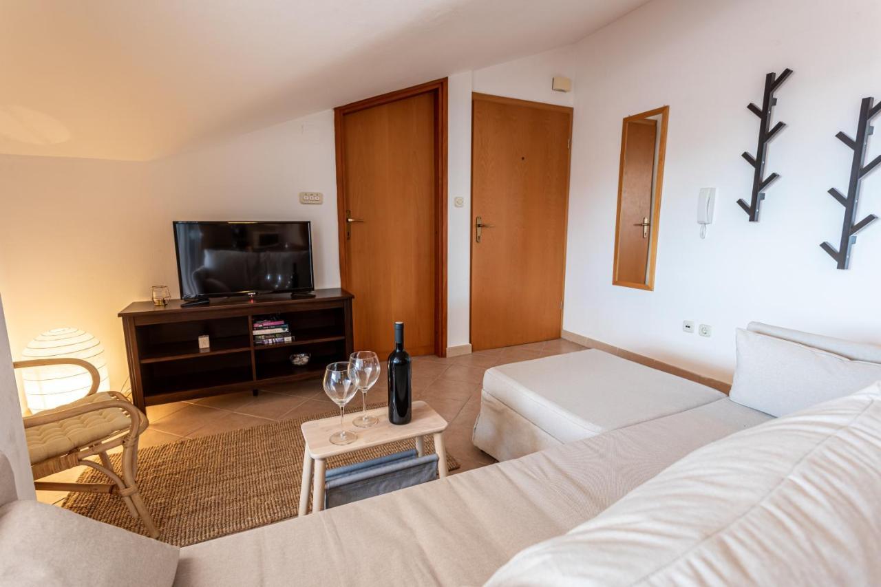 Apartment Tereza Malinska Esterno foto